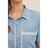 WASHED CHAMBRAY BUTTON-DOWN SHIRT WITH STITCHING: WASHED DENIM / S
