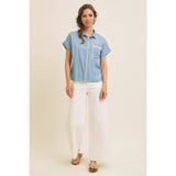 WASHED CHAMBRAY BUTTON-DOWN SHIRT WITH STITCHING: WASHED DENIM / S